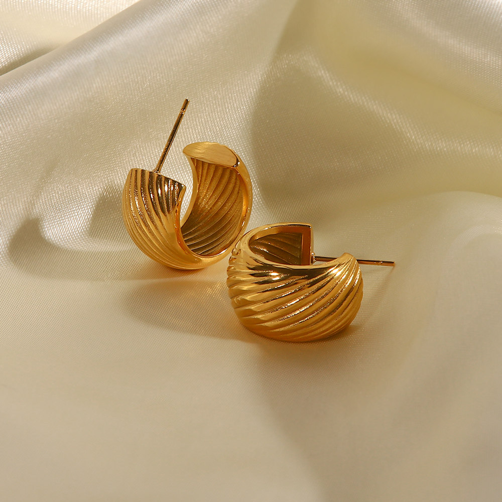 18k gold store earrings