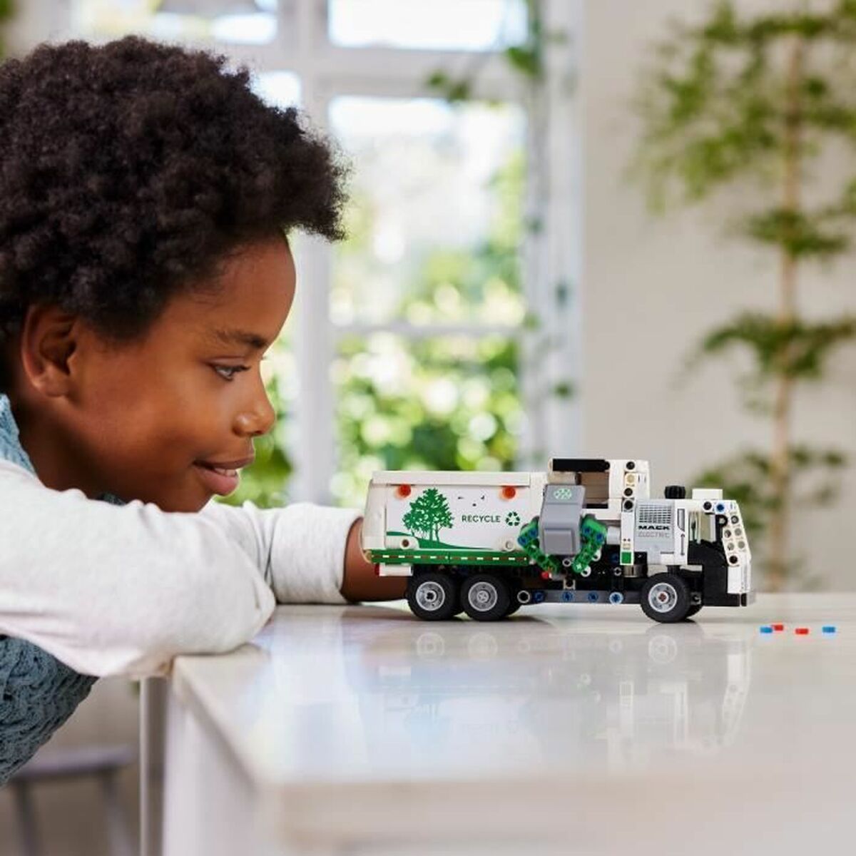 Playset Lego 42167 Mack LR Electric Garbage Truck - 3