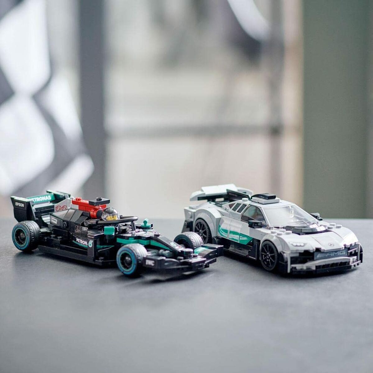 Playset Lego Speed Champions: Mercedes-AMG F1 W12 E Performance & Mercedes-AMG Project One 76909 - 2
