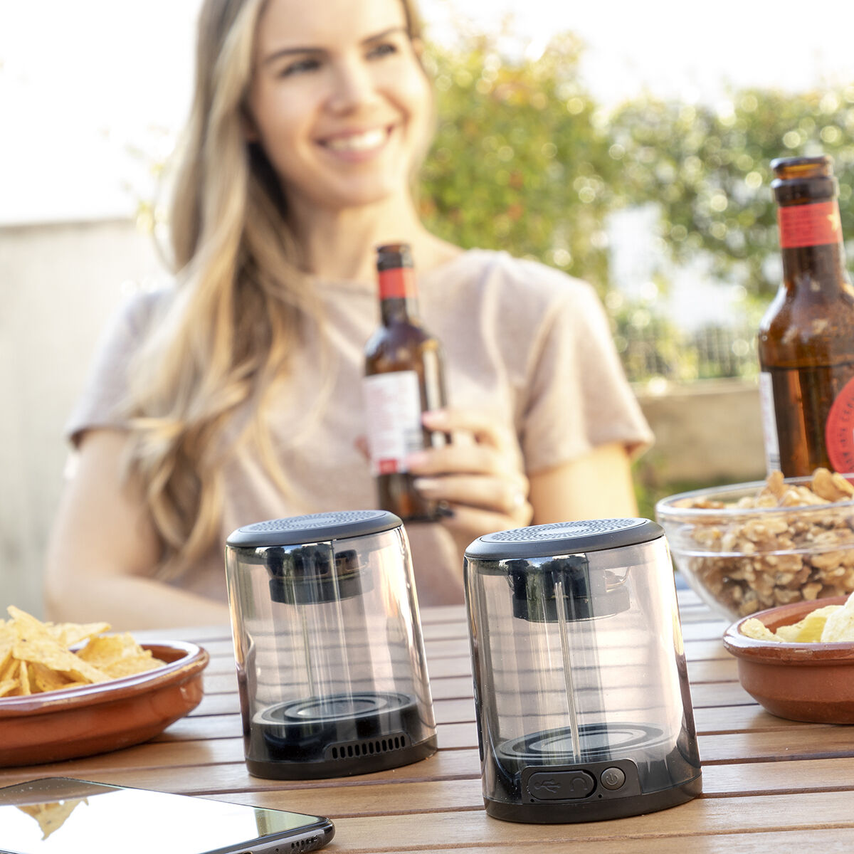 Uppladdningsbara, magnetiska och trådlösa högtalare Waveker InnovaGoods Förpackning med 2 masker - 24