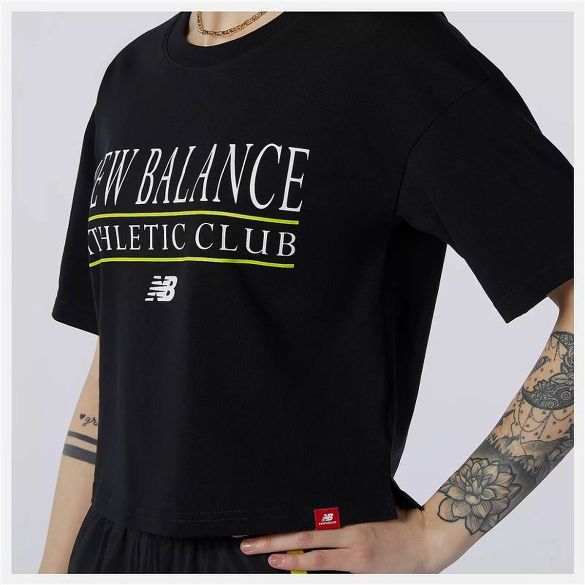 T-shirt med kortärm Dam New Balance Essentials Athletic Club Boxy Svart - 4