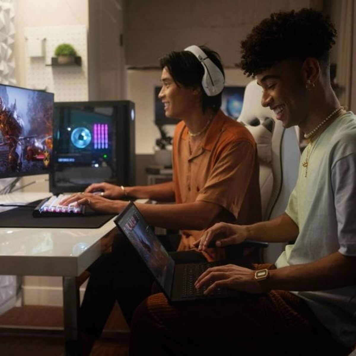 Bordsdator HP OMEN 25L GT15-0089ns 16 GB RAM 1 TB SSD Nvidia Geforce RTX 4070 AMD Ryzen 7 5700G - 7