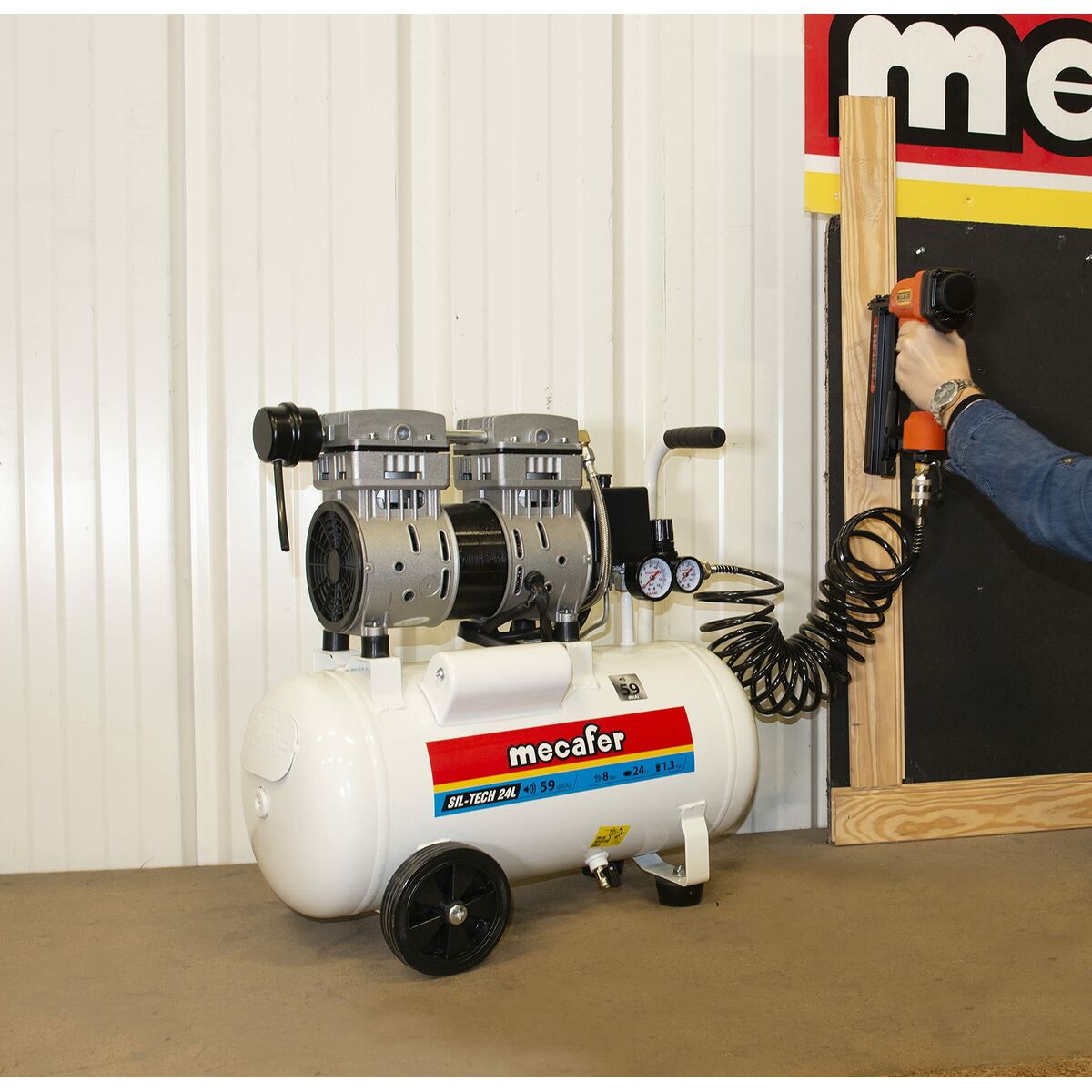 Luftkompressor MECAFER 425523 Horisontell Tyst 8 bar 24 L - 8