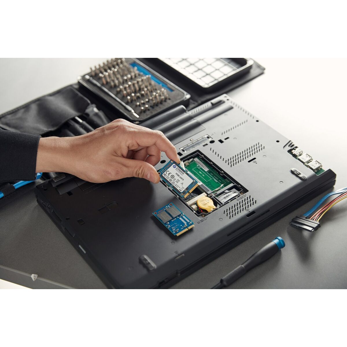 Hårddisk Kingston KC600 256 GB SSD - 6