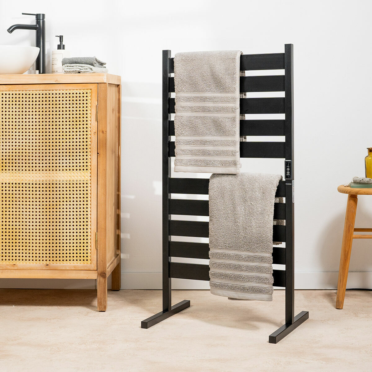 Elektrisk handdukstork för vägg eller golv InnovaGoods WARMER 10 SLIM BARS (Renoverade C) - 4