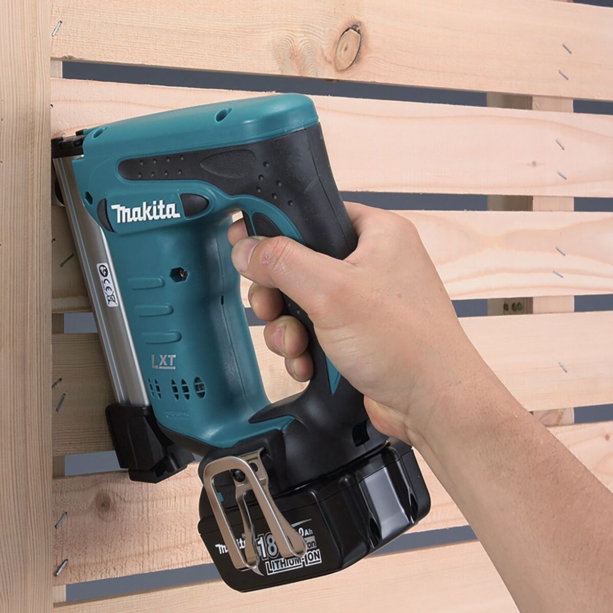 Spikpistol-Häftapparat Makita DST221Z 18 V - 2