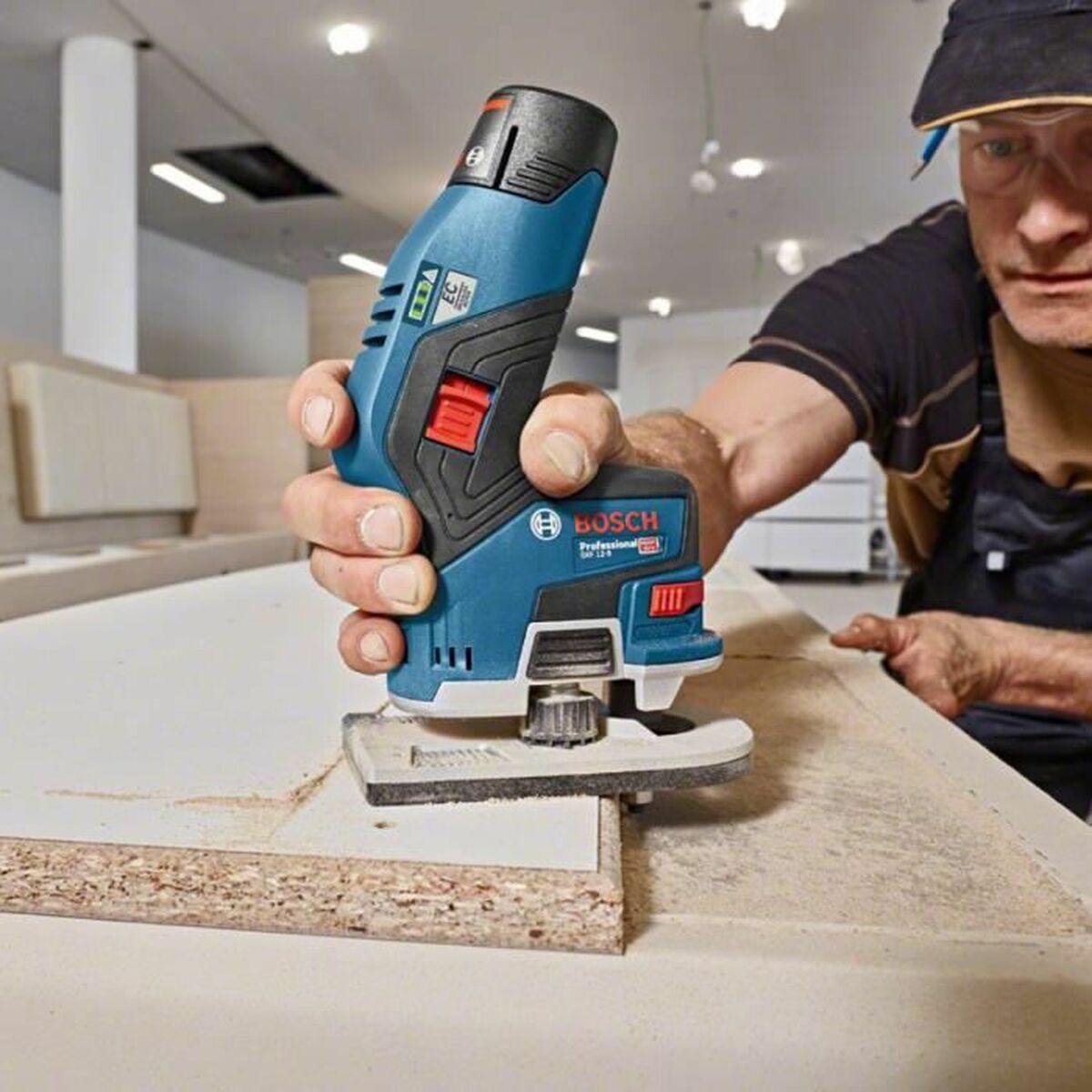 Kantfräsmaskin BOSCH GKF 12V -8 Professional 36 W - 2