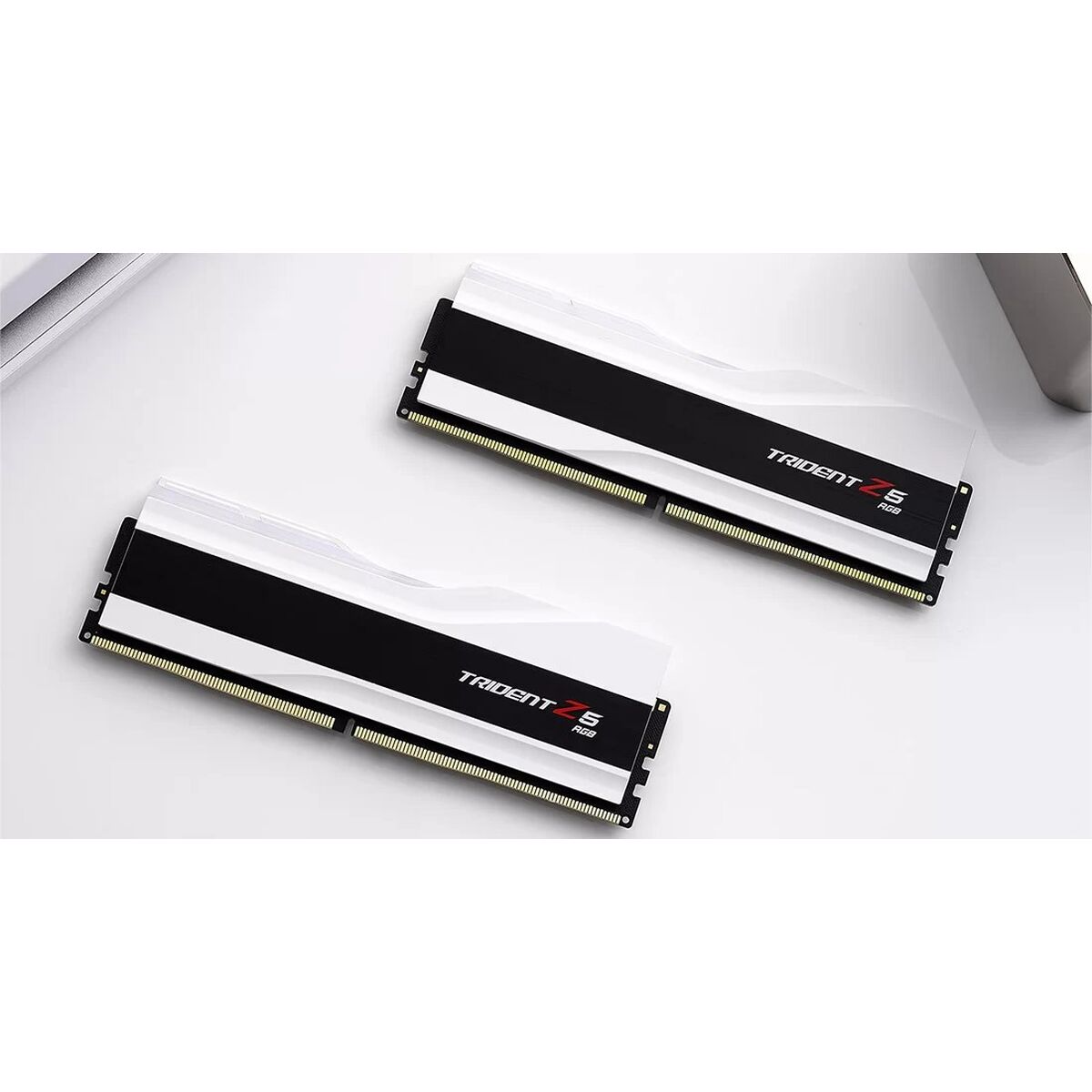 RAM-minne GSKILL F5-6400J3239G16GX2-TZ5RW DDR5 32 GB cl32 - 5