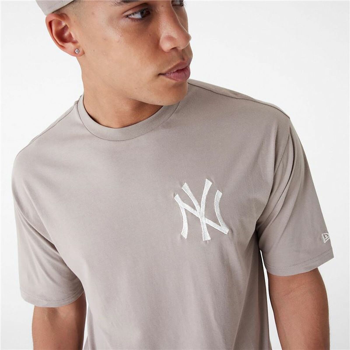 T-shirt med kortärm Herr New Era ESSNTLS LC OS TEE NEYYAN 60435555 Ljusbrun (L) - 4