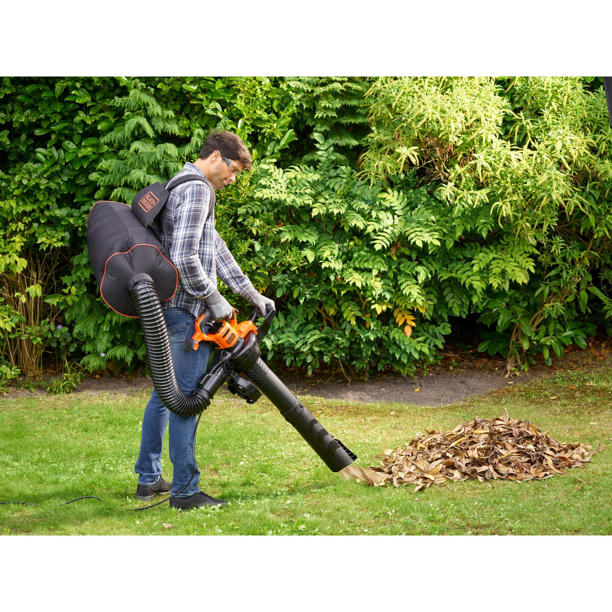 Blås Black & Decker BEBLV300-QS Trädgårdsflisare 3000 W - 4