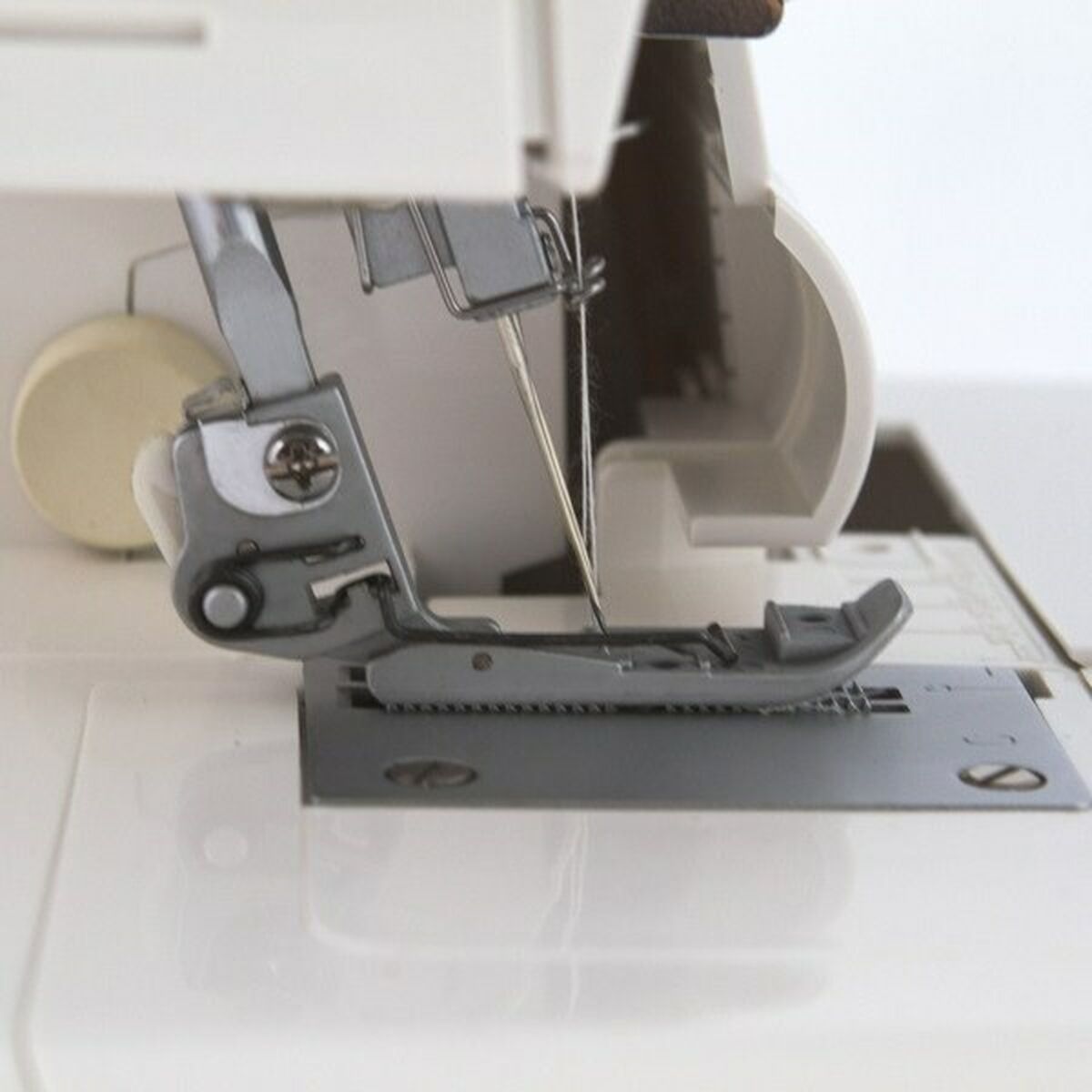 Symaskin ?ucznik Overlock 820D-3 - 8