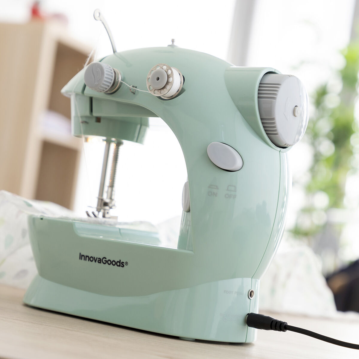 Mini bärbar symaskin med LED, trådskärare och tillbehör Sewny InnovaGoods - 4