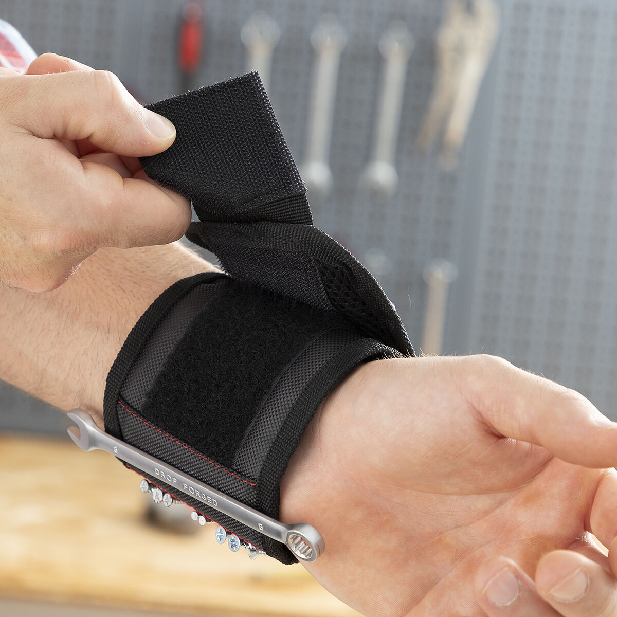 Magnetiskt armband för hemmaprojektet WrisTool InnovaGoods - 36