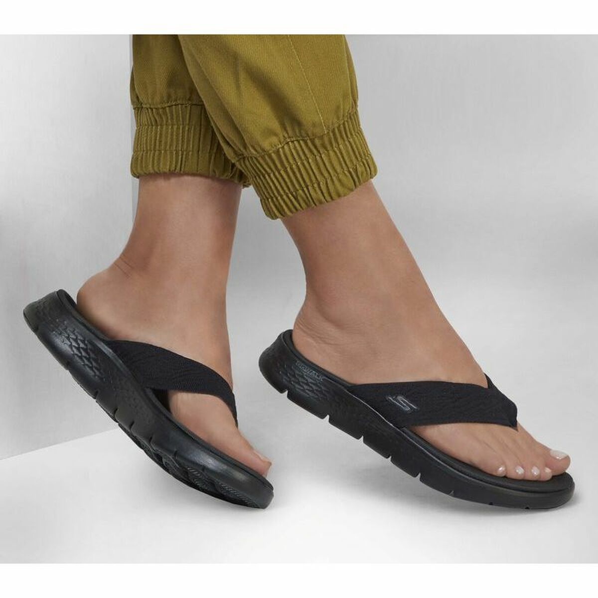 Strandtofflor för kvinnor Skechers Go Walk Flex Sandal Splender Svart - 6