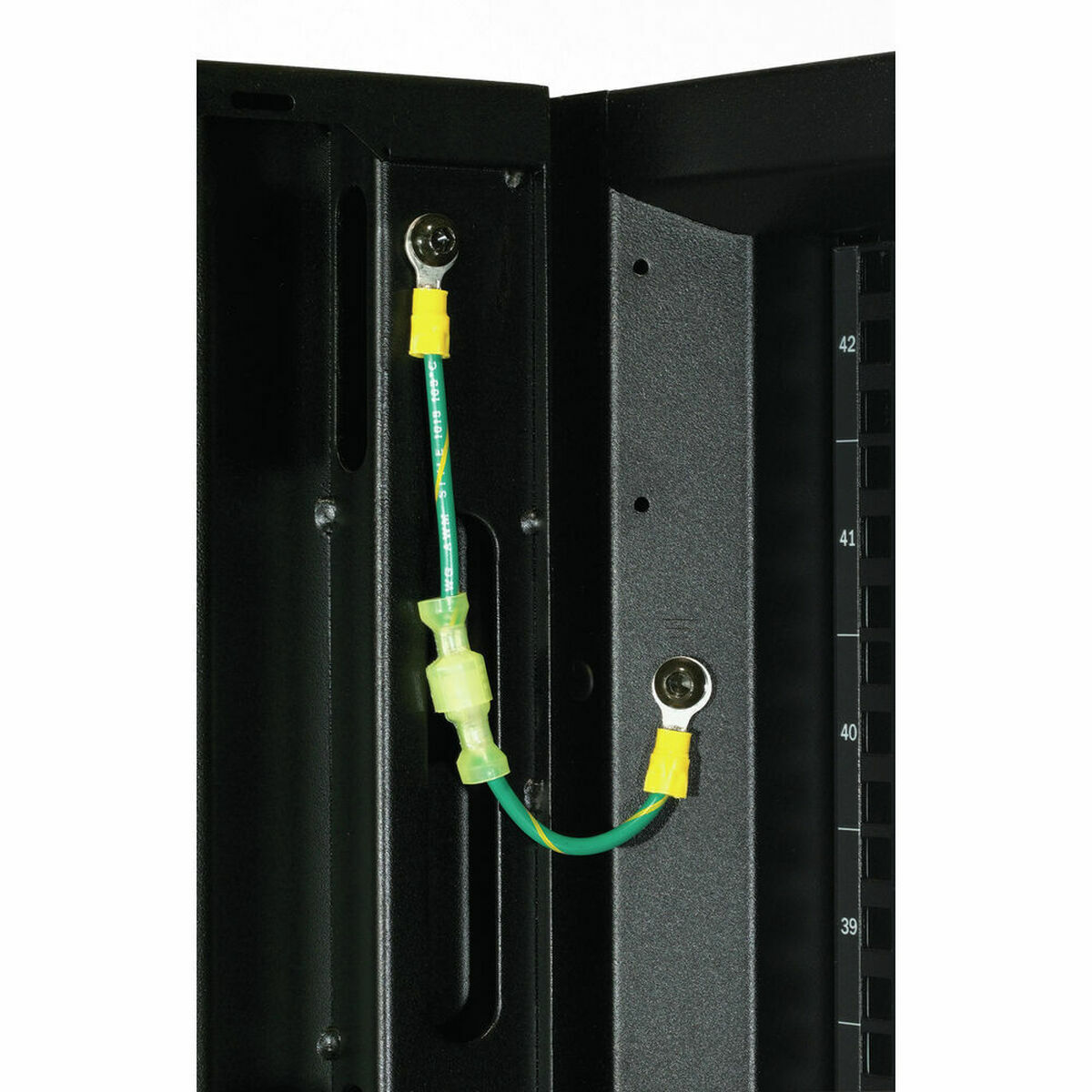 Väggrack APC AR3100 - 4
