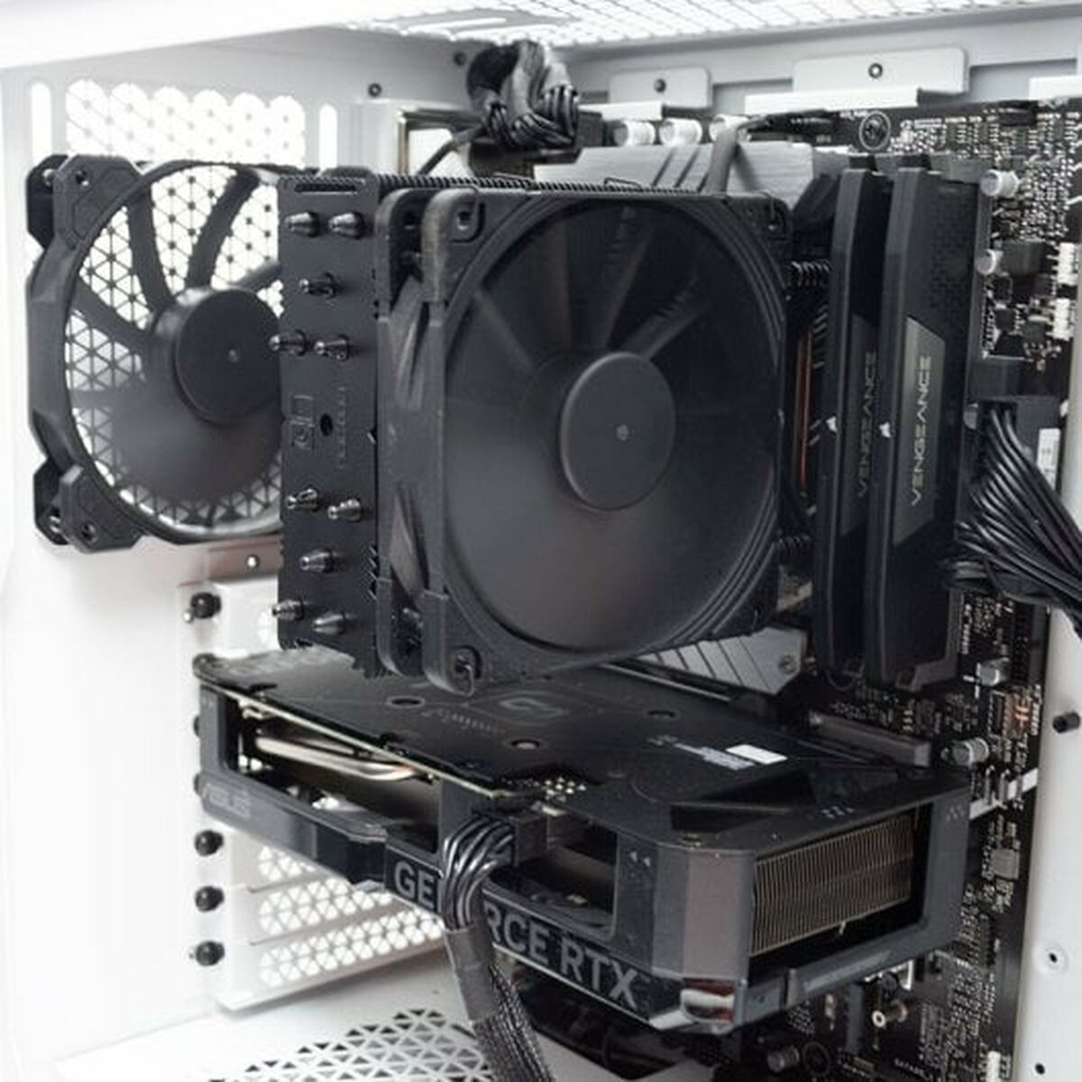 Bordsdator PcCom Studio Intel Core i5-14400F 32 GB RAM 2 TB SSD Nvidia Geforce RTX 4060 - 4