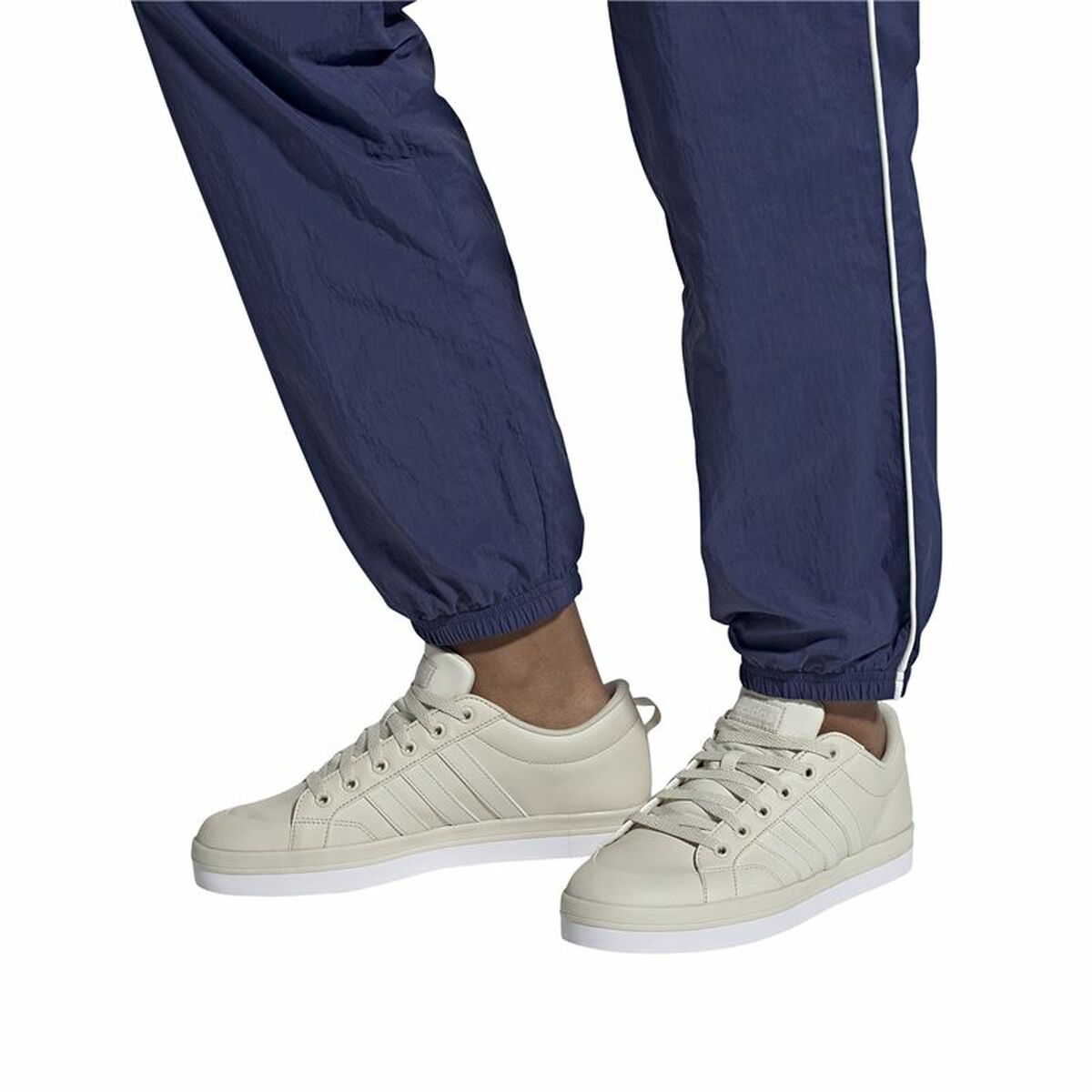 Sportskor Casual Herr Adidas Bravada Beige - 2
