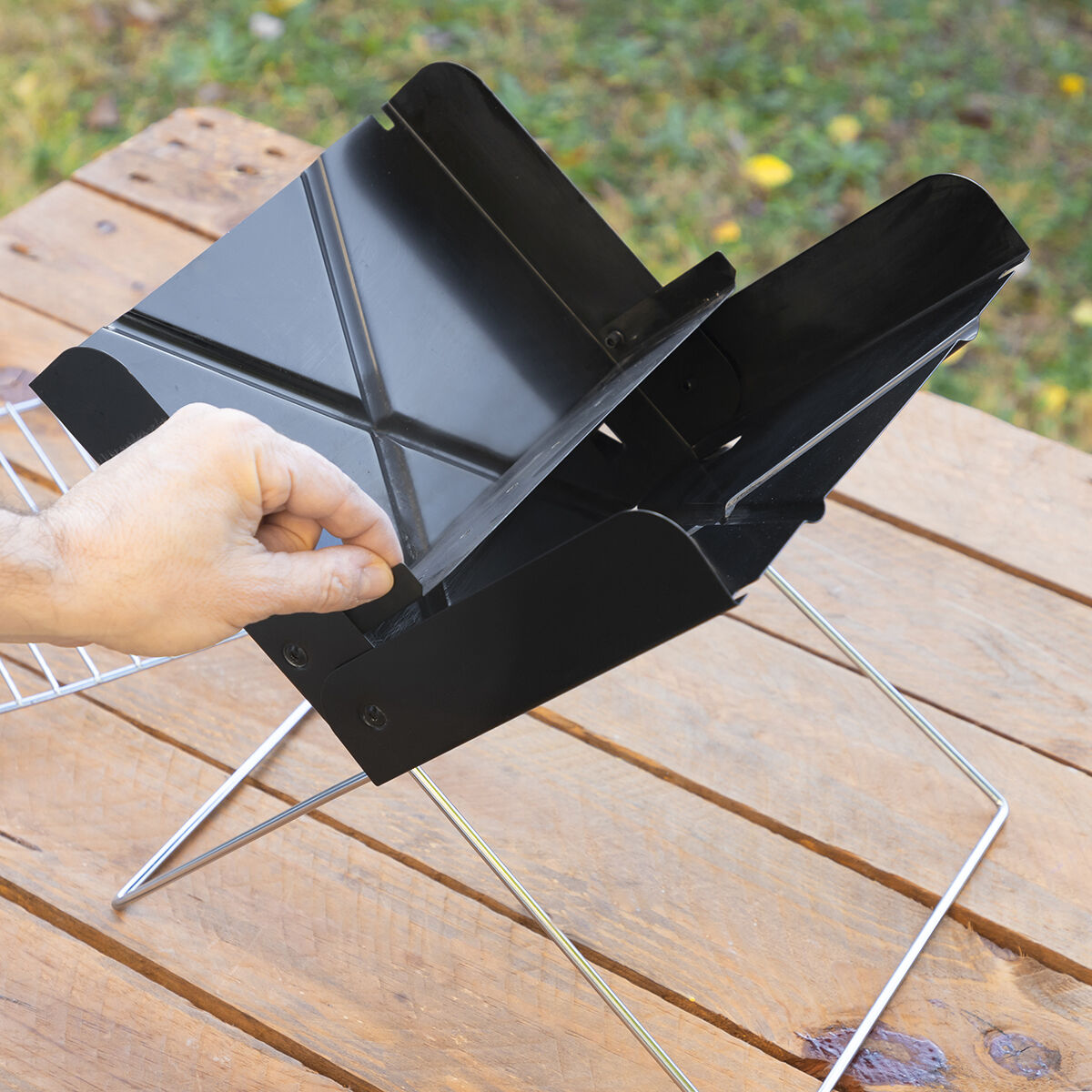 Mini hopfällbar bärbar grill för träkol Foldecue InnovaGoods - 11