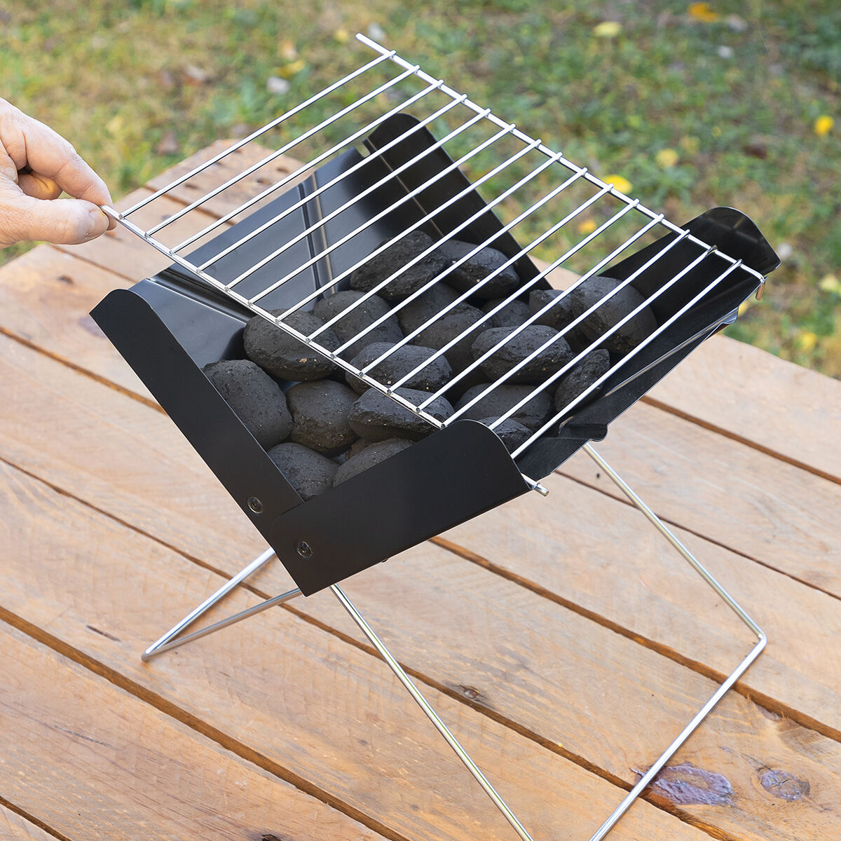 Mini hopfällbar bärbar grill för träkol Foldecue InnovaGoods - 12