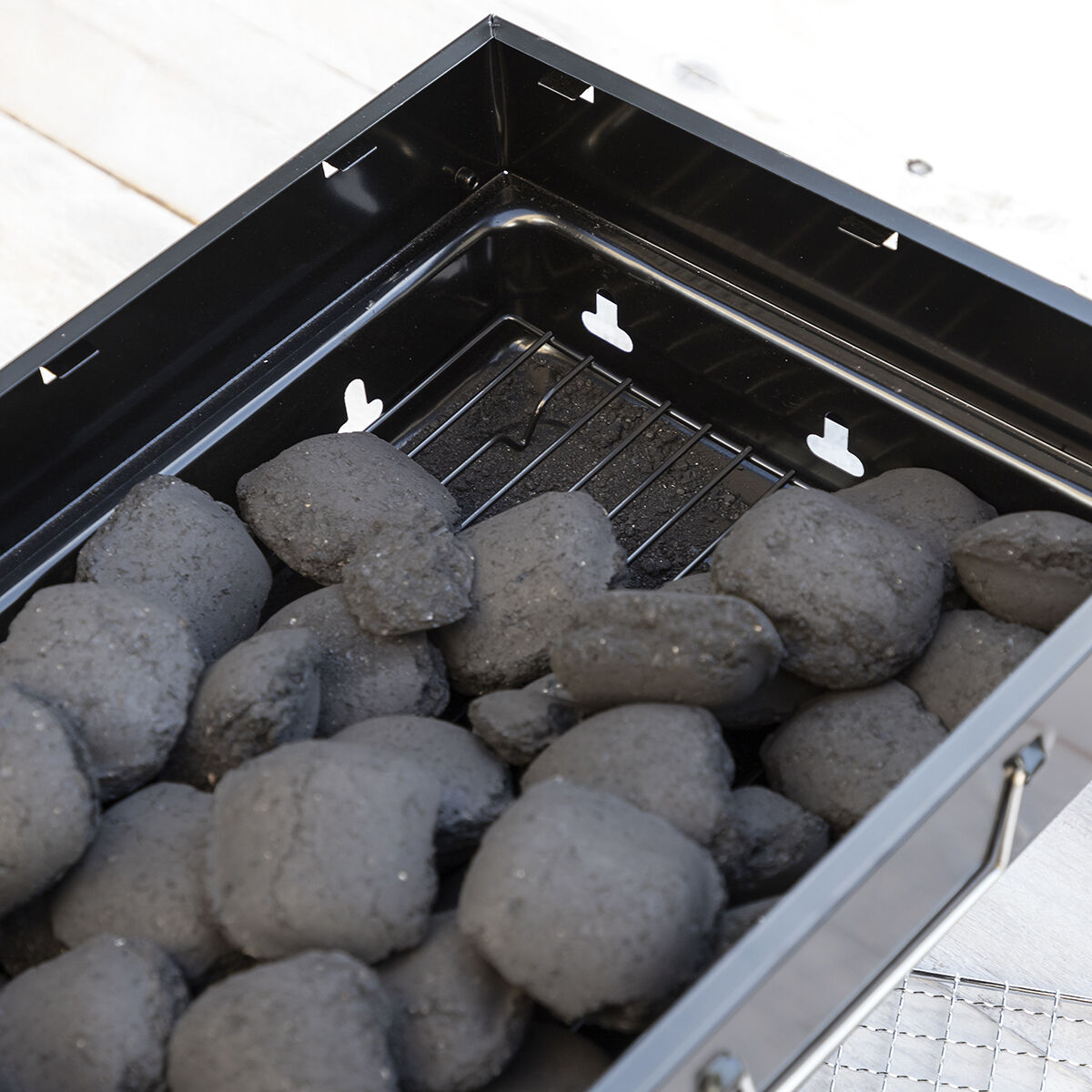 Hopfällbar bärbar kolgrill för användning med träkol BearBQ InnovaGoods - 15