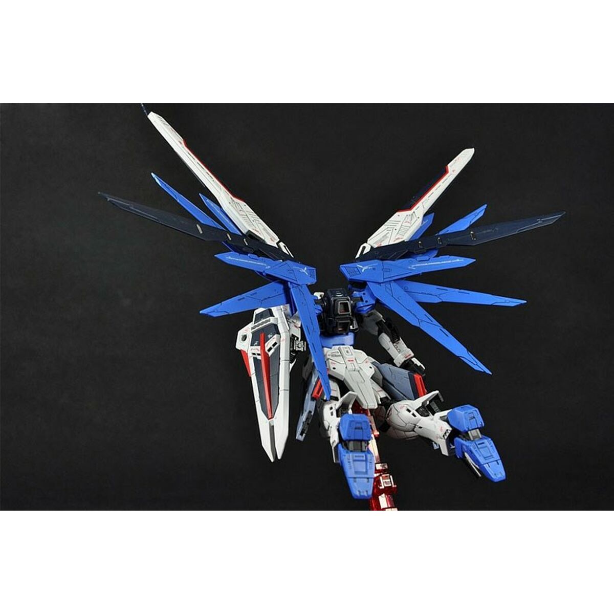 Prydnadsfigur Bandai FREEDOM GUNDAM - 5