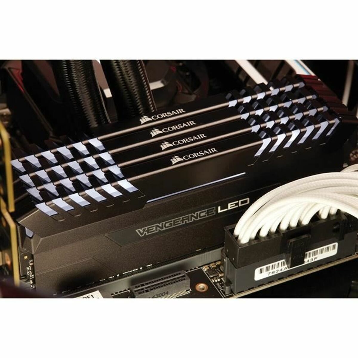 RAM-minne Corsair Revenge LED DDR4 64 GB - 3