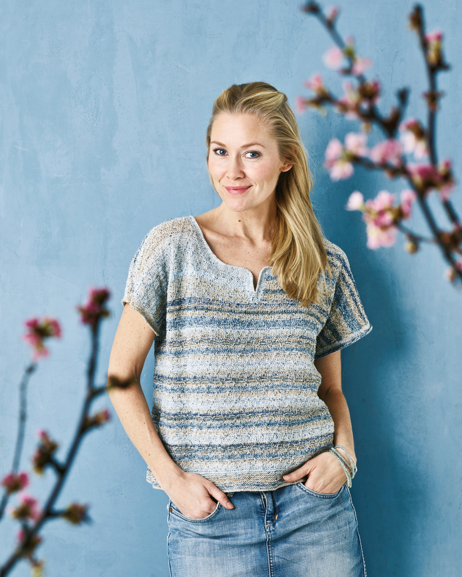 Stickmönster- sommarjumper med struktur i Maja Color by Permin 891304