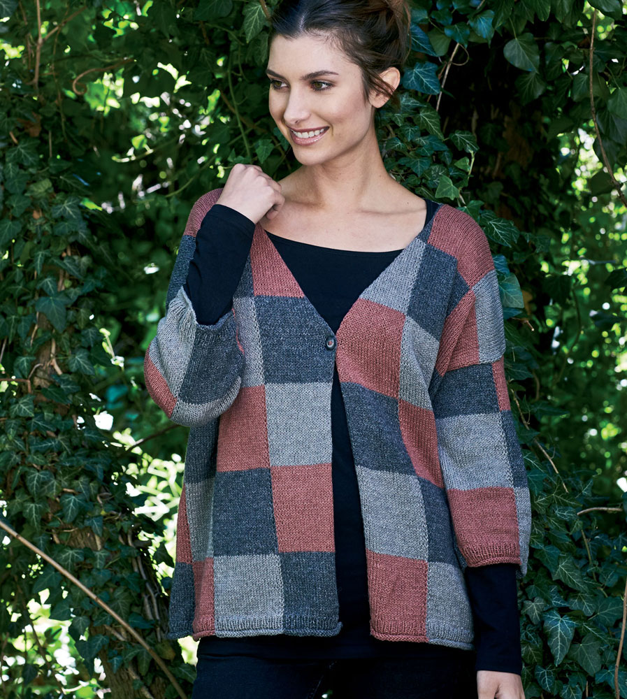 893408 Bred cardigan med fyrkanter
