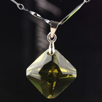 18K Vitguld Guldfyllda Filled gulddoublé HALSBAND Österrikiska Kristall