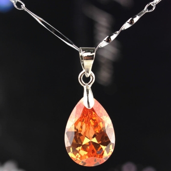 18K Vitguld Guldfyllda Filled gulddoublé HALSBAND Österrikiska Kristall