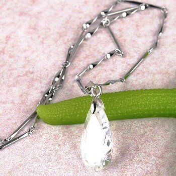18K Vitguld Guldfyllda Filled gulddoublé HALSBAND Österrikiska Kristall