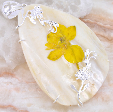 CARVED FLOWER SHELL SILVER PENDANT 124CT 3 1/4"
