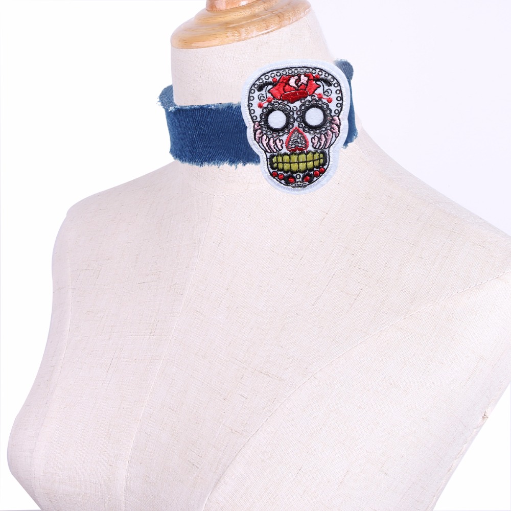 Halsband choker blå jeans SKALLE - 3