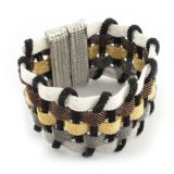 Bracelet with magnet