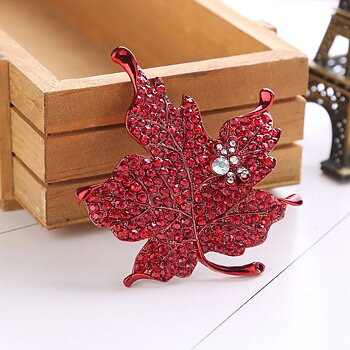 Brooch   Pin Maple Leaf 