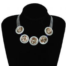 Halsband av knappar - 2