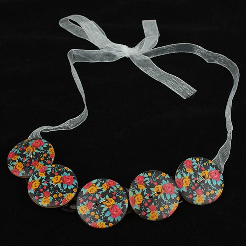 Halsband av knappar