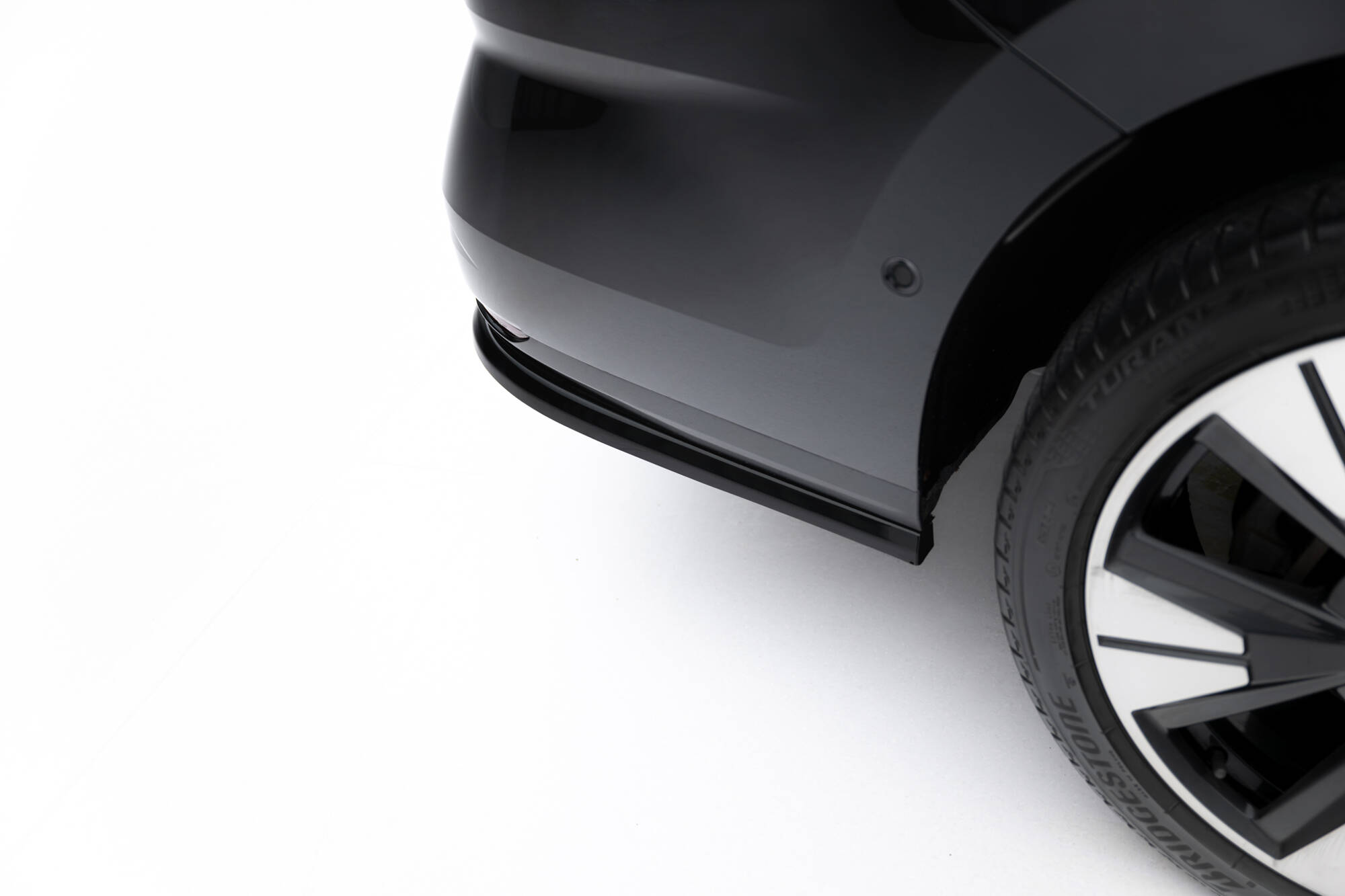 REAR SPLITTER (WITH VERTICAL BARS) SUITABLE FOR VOLKSWAGEN MULTIVAN LONG T7 – MAXTON DESIGN