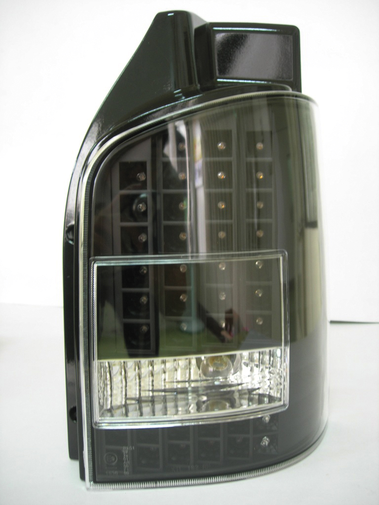 VW T5 03+ LED BAKLAMPOR SVARTA V1