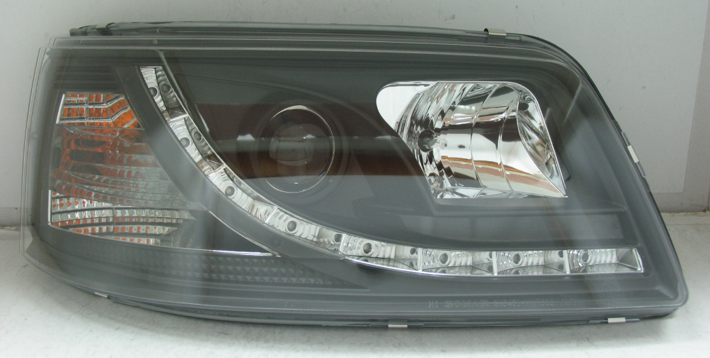 VW T5 03+ R8 STIL LED STRÅLKASTARE SVARTA V2