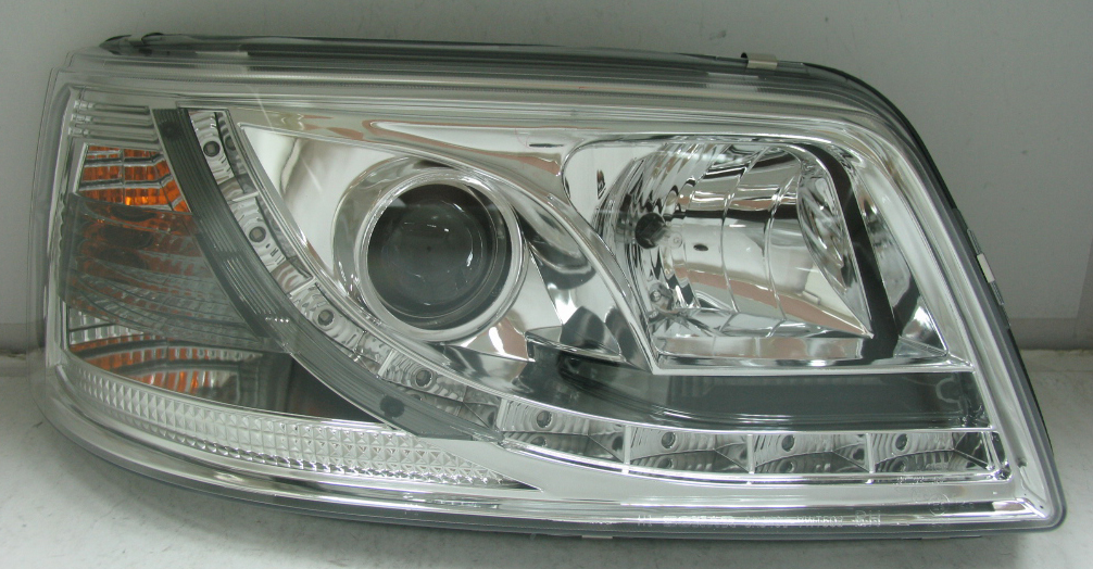 VW T5 03+ R8 STIL LED STRÅLKASTARE KROMADE V2