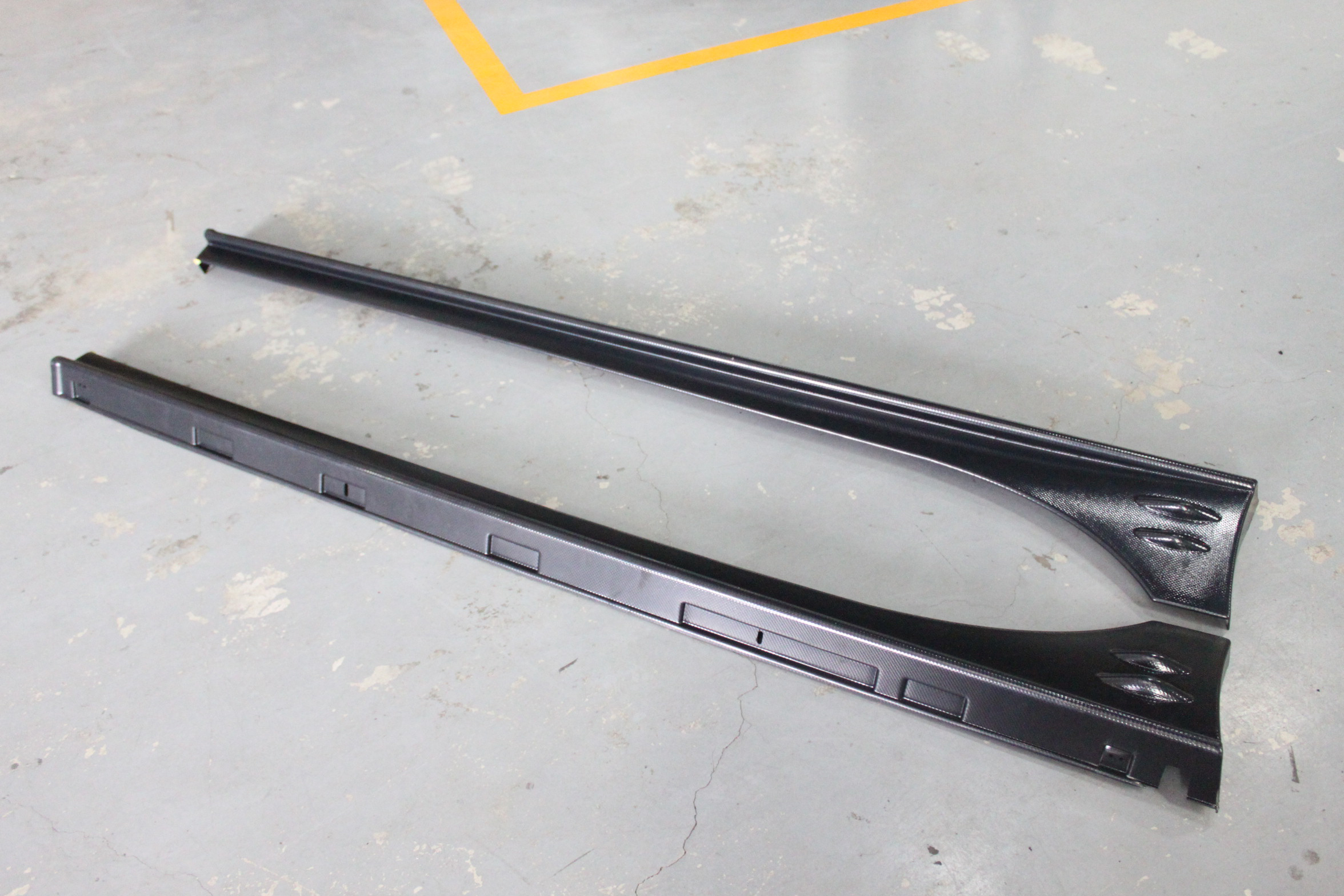 TOYOTA GT86 / SUBARU BRZ ST-STYLE SIDESKIRTS ABS [SIX]