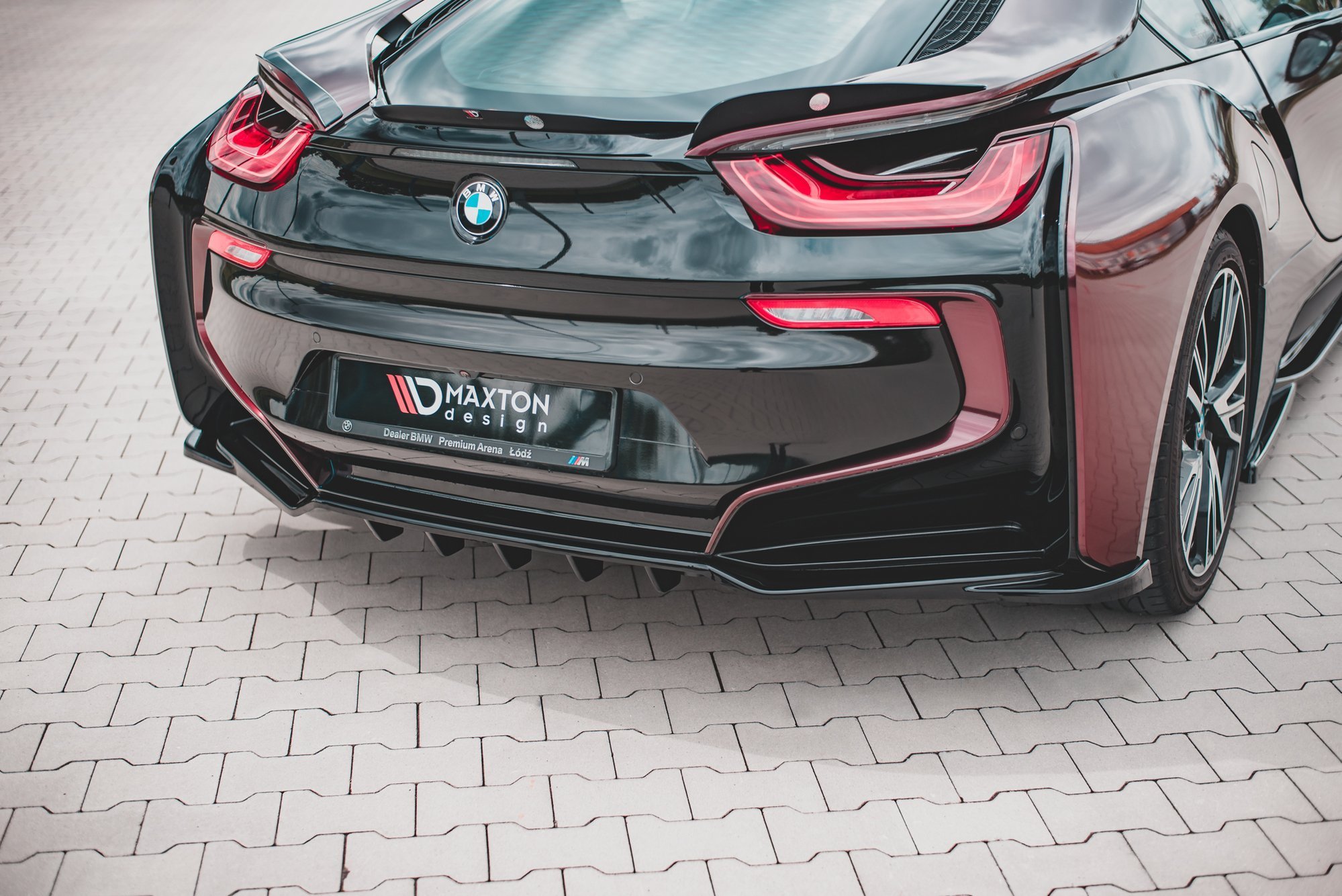 Central Rear Splitter (Vertical Bars) BMW i8 - 2