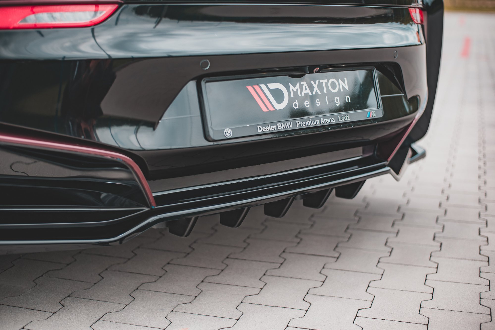 Central Rear Splitter (Vertical Bars) BMW i8 - 3