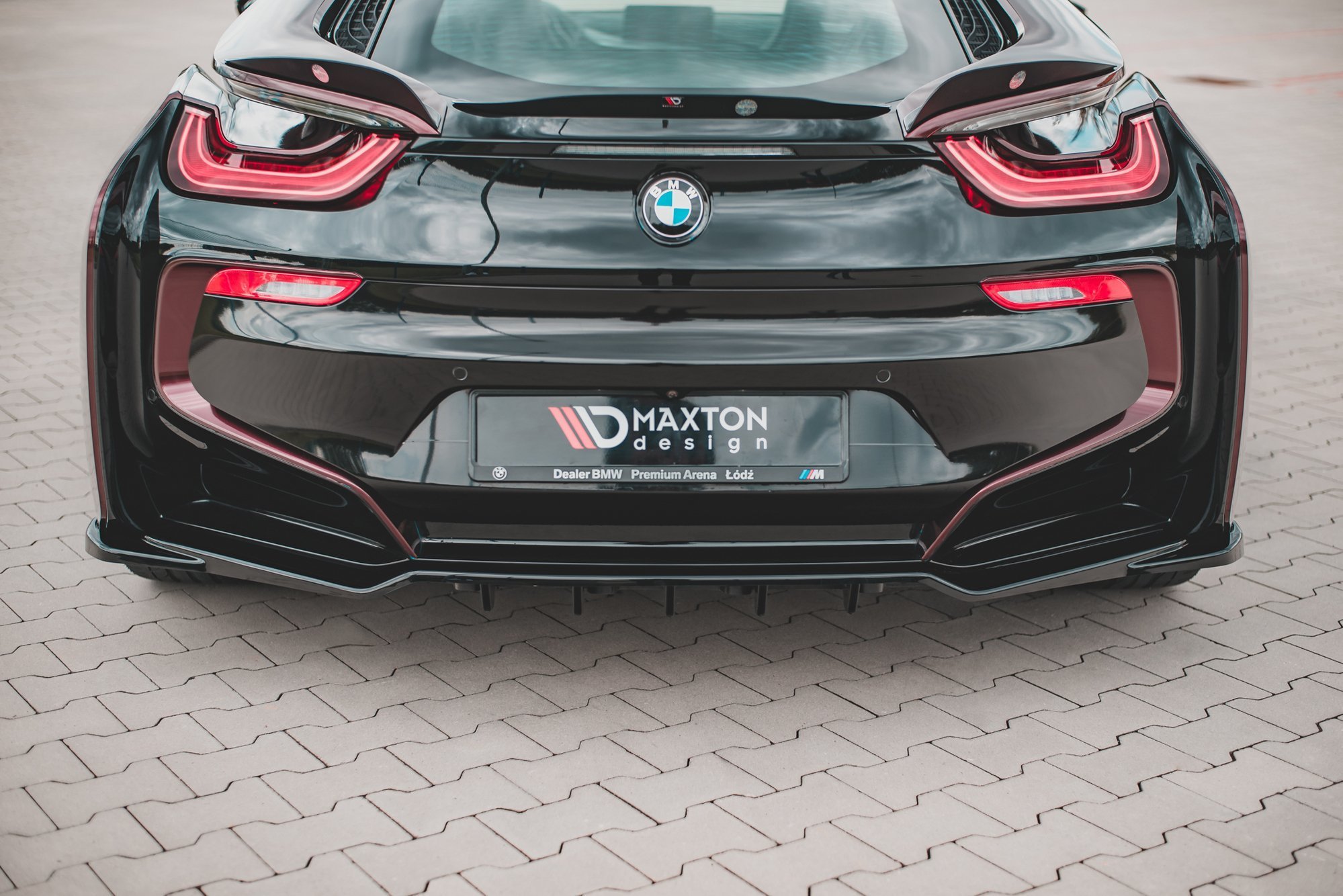 Central Rear Splitter (Vertical Bars) BMW i8 - 7
