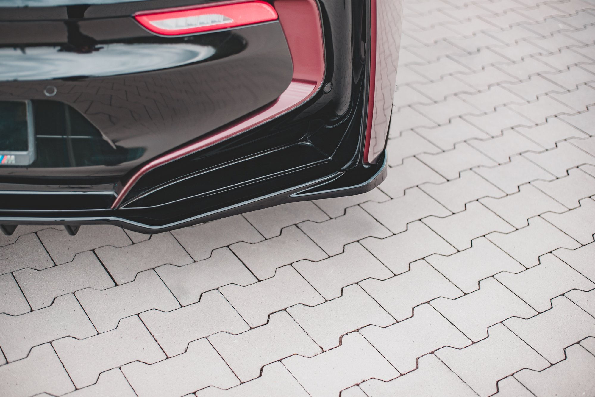 Central Rear Splitter (Vertical Bars) BMW i8 - 4