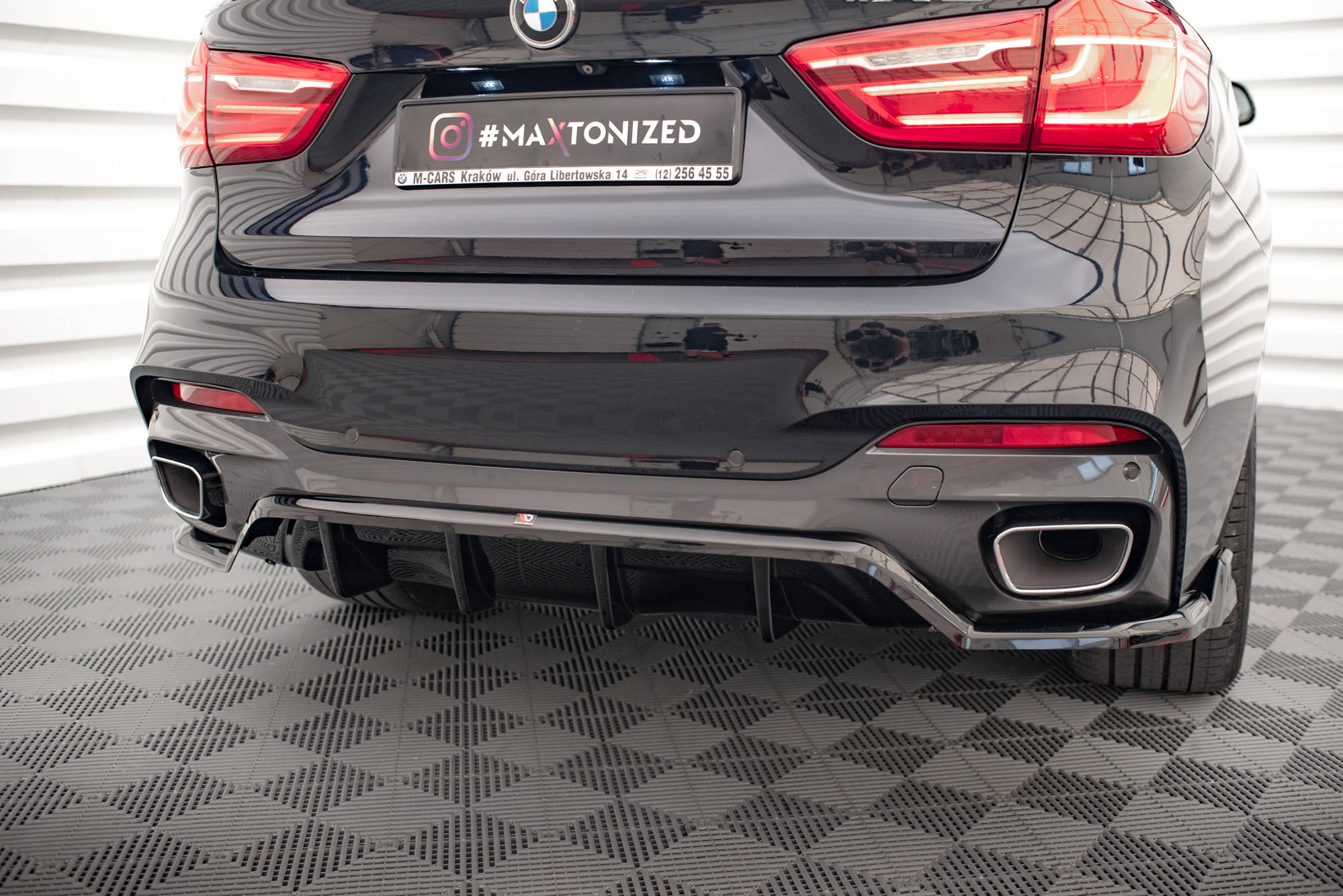 Central Rear Splitter (Vertical Bars) BMW X6 M Sport F16 - 7