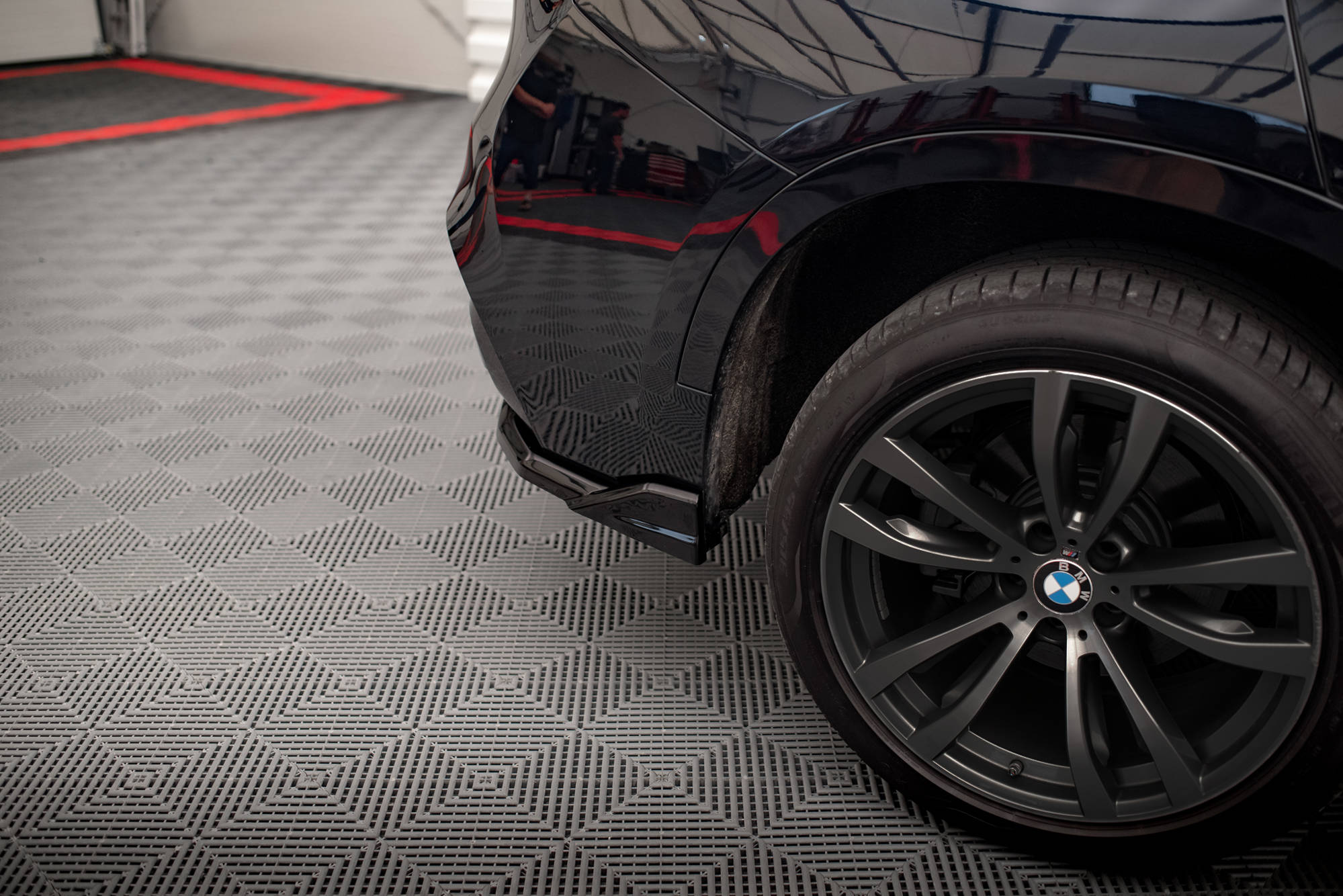 Central Rear Splitter (Vertical Bars) BMW X6 M Sport F16 - 3
