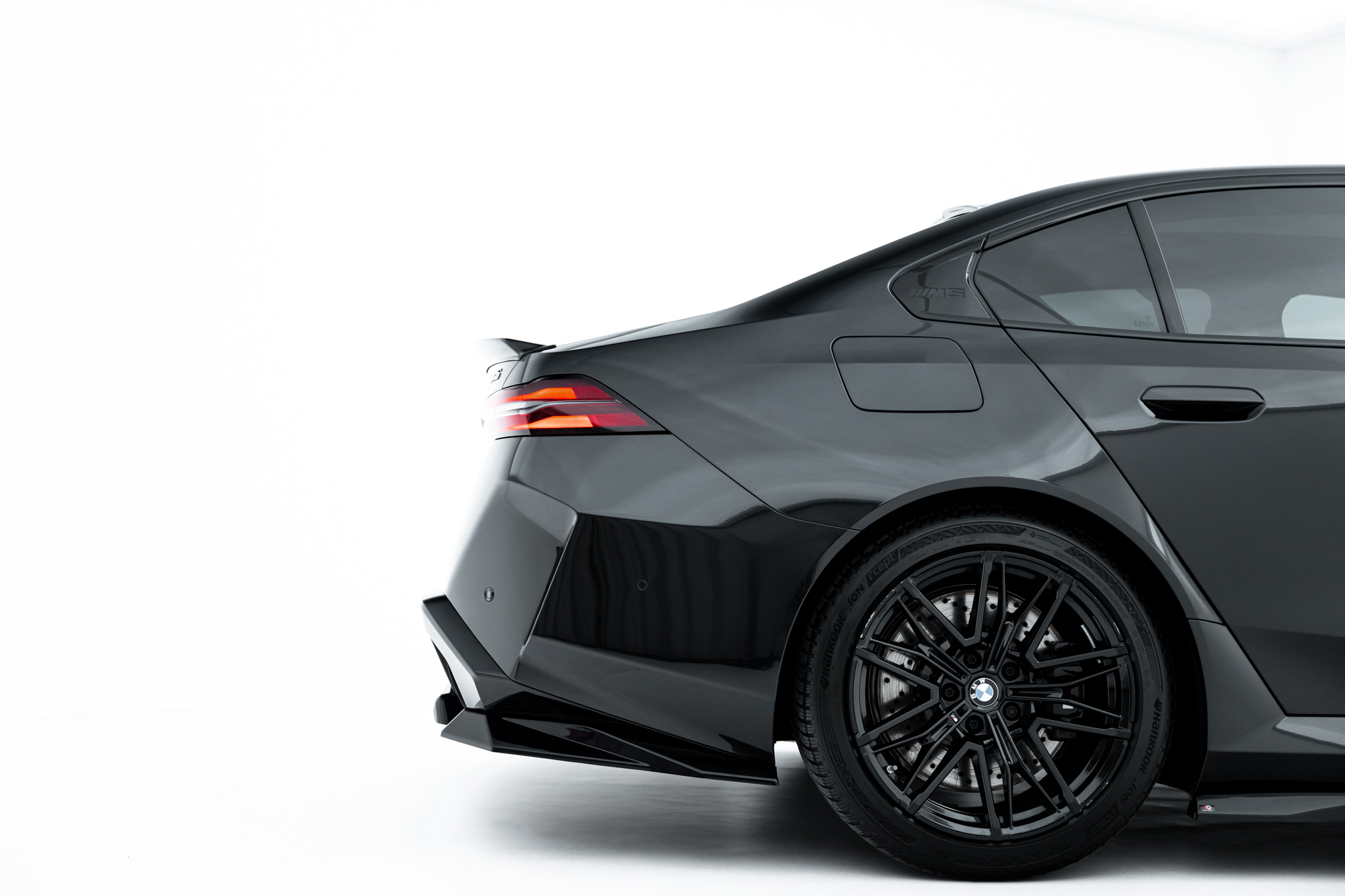 REAR SPLITTER (WITH VERTICAL BARS) SUITABLE FOR BMW M5 SEDAN / TOURING G90 – MAXTON DESIGN - 9
