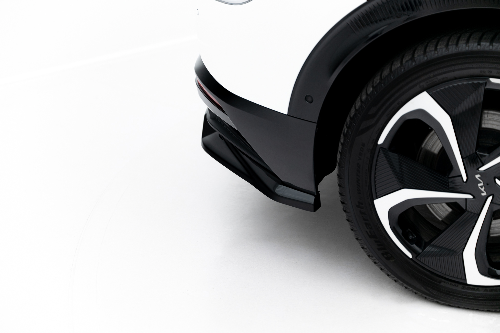 REAR SPLITTER (WITH VERTICAL BARS) SUITABLE FOR KIA EV6 MK1 – MAXTON DESIGN